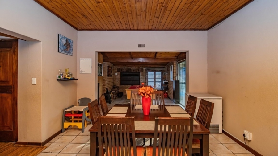 4 Bedroom Property for Sale in Oakglen Western Cape